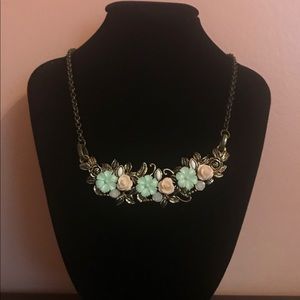 💖 Vintage Flower Necklace